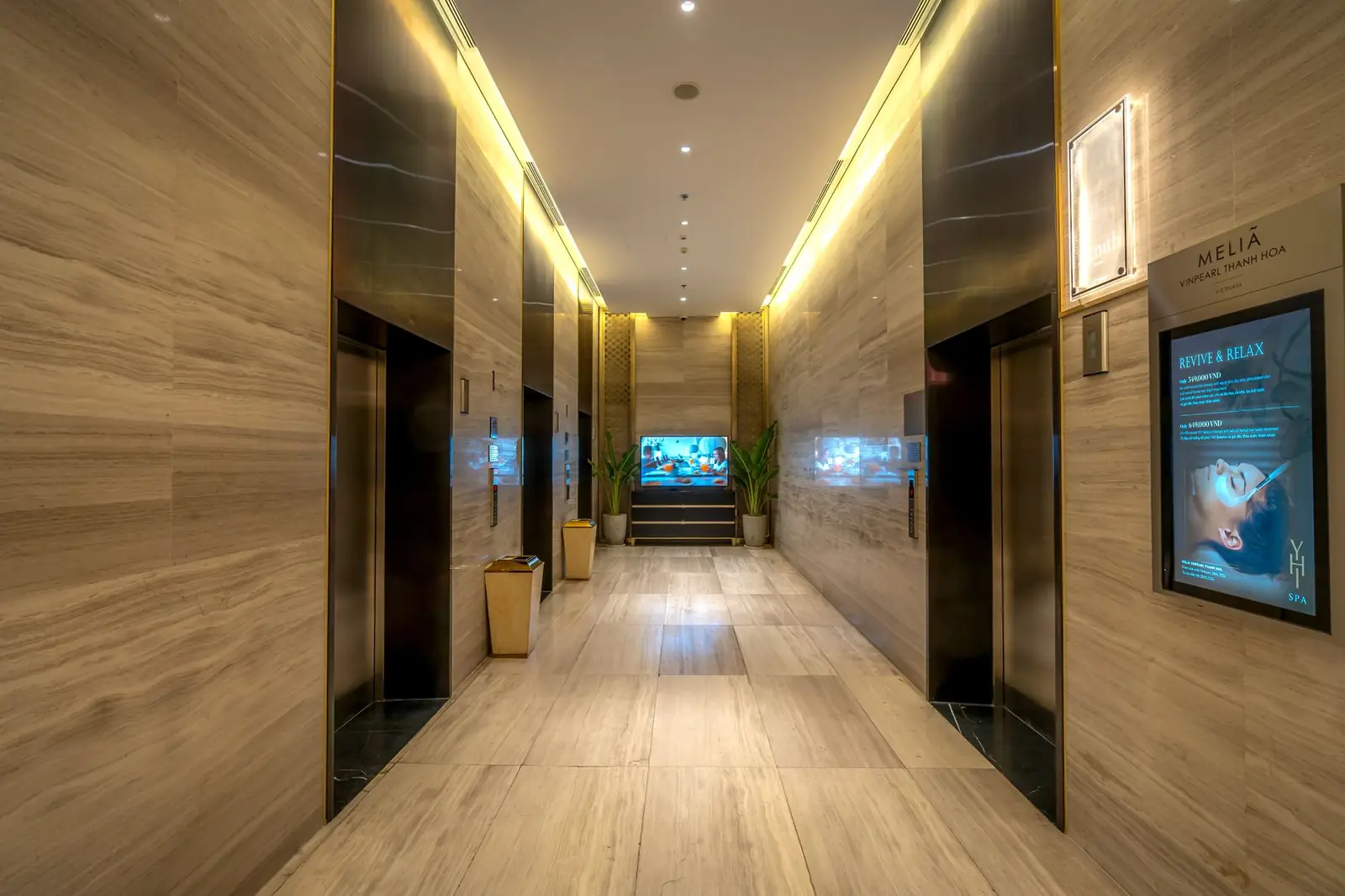 Dravonte Prestigeinn interior corridor